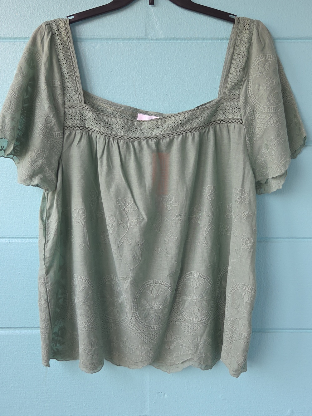 NWT "Bunulu" Embroidered Flutter Sleeve Woman's Top Size 2X
